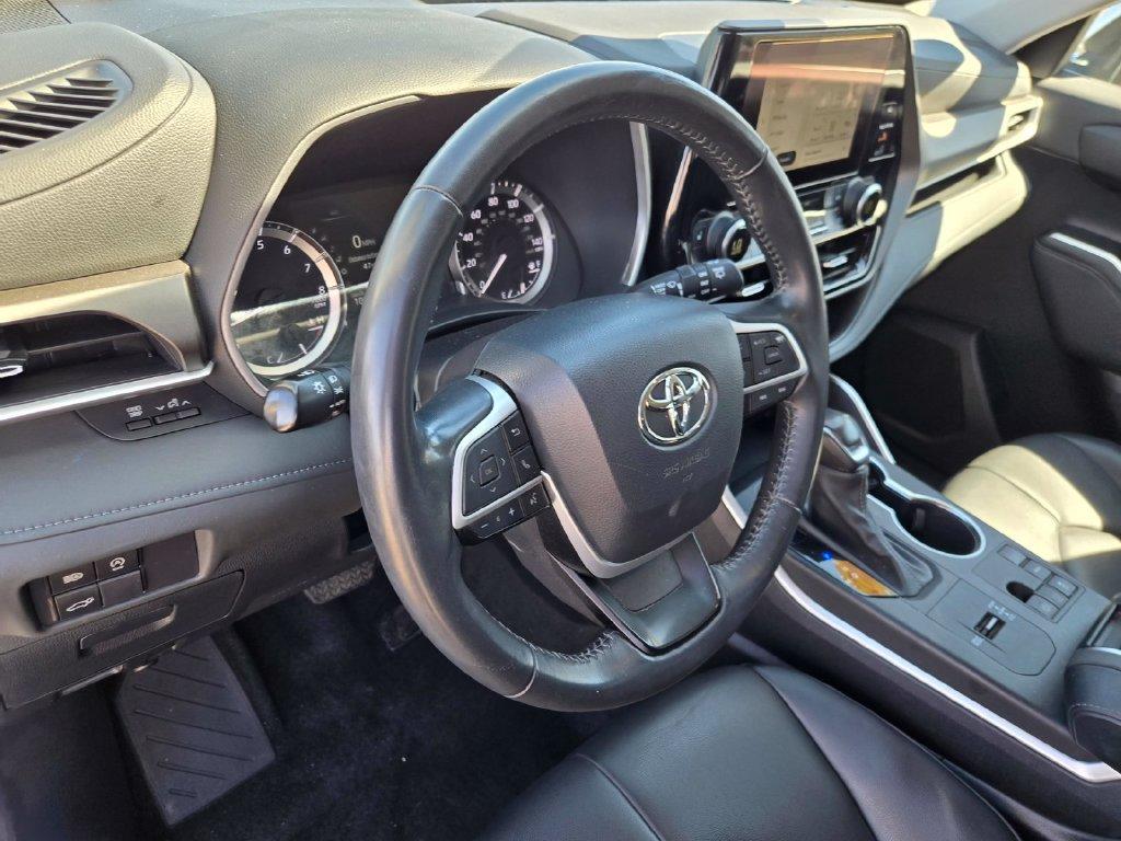 صورة مصغرة 18 لـ 2023 Toyota HIGHLANDER XLE