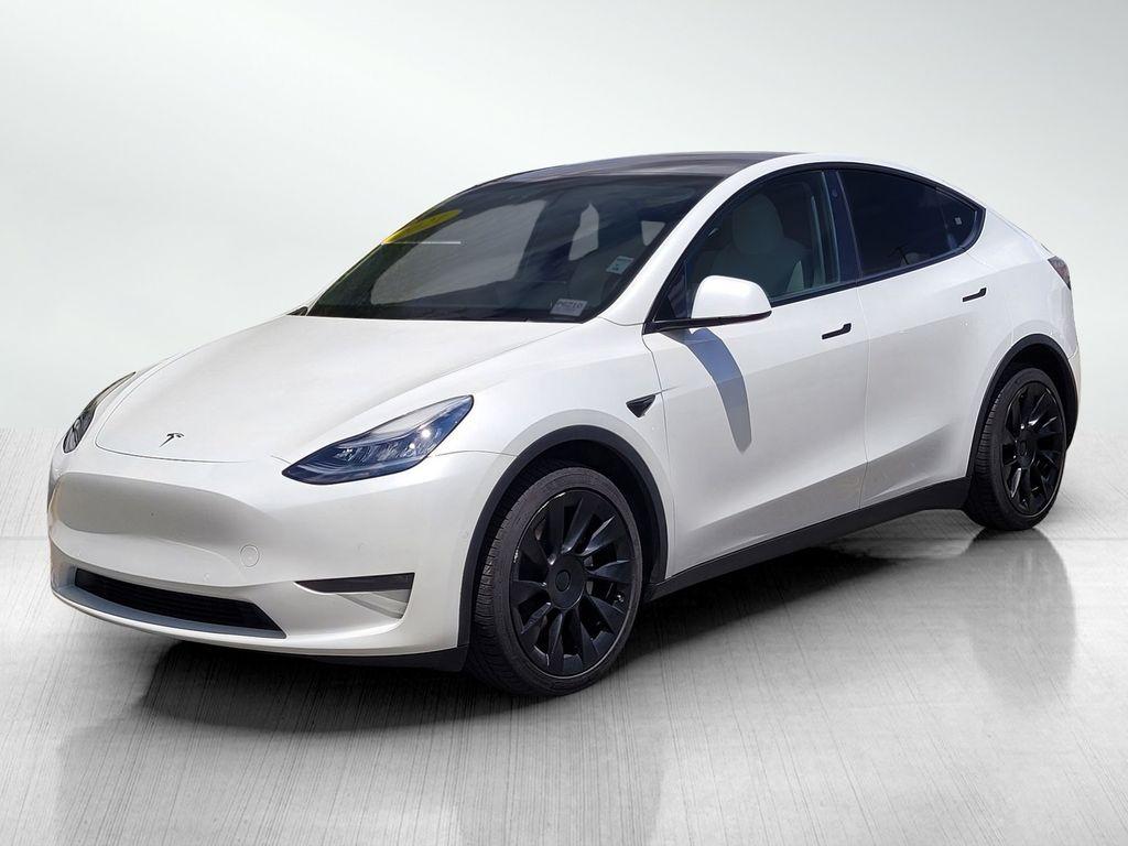 TESLA MODEL Y LONG RANGE - 8