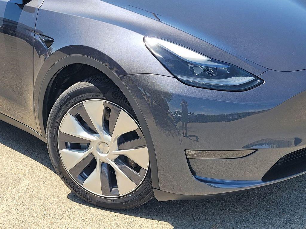 TESLA MODEL Y LONG RANGE - 9