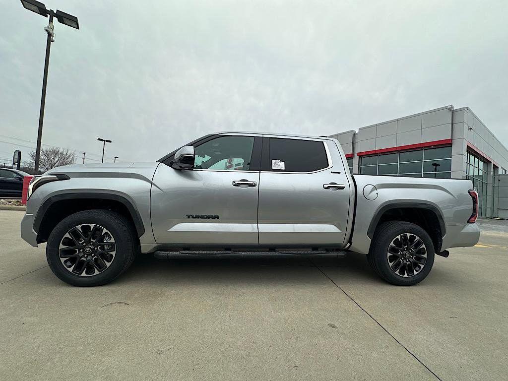 TOYOTA TUNDRA - 2