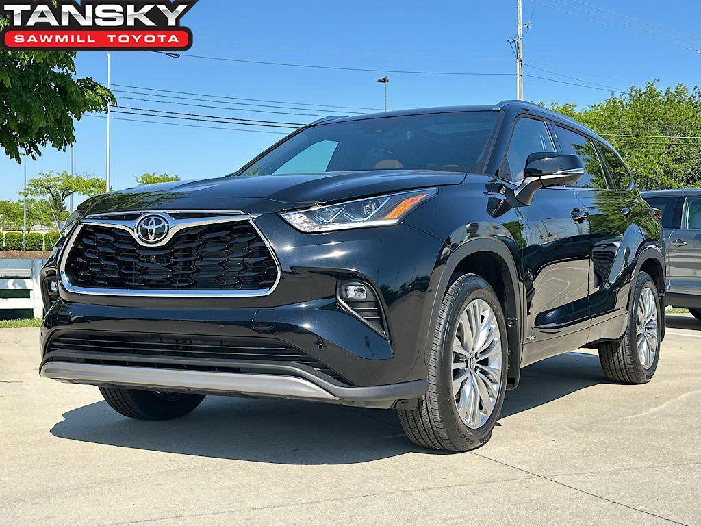 New 2026 Toyota Highlander Hybrid Platinum
