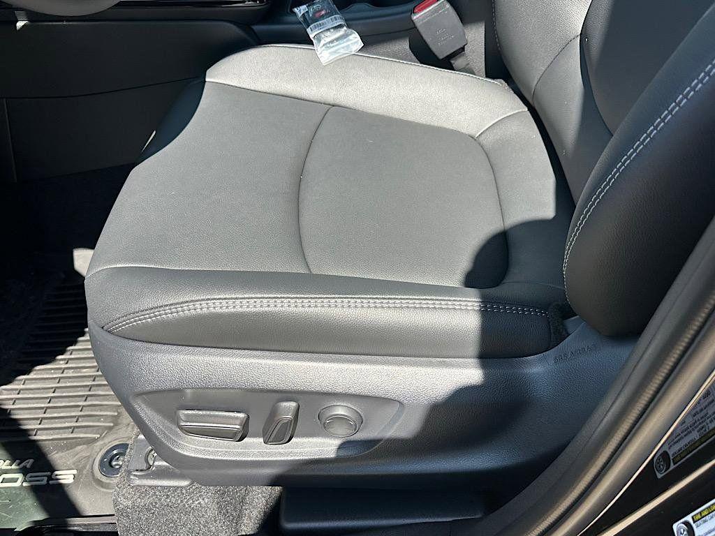 TOYOTA COROLLA CROSS - 8