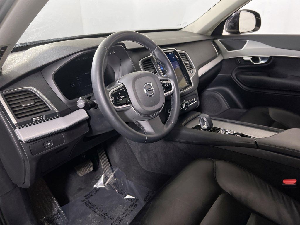 صورة 9 لـ 2023 Volvo XC90 B5 CORE
