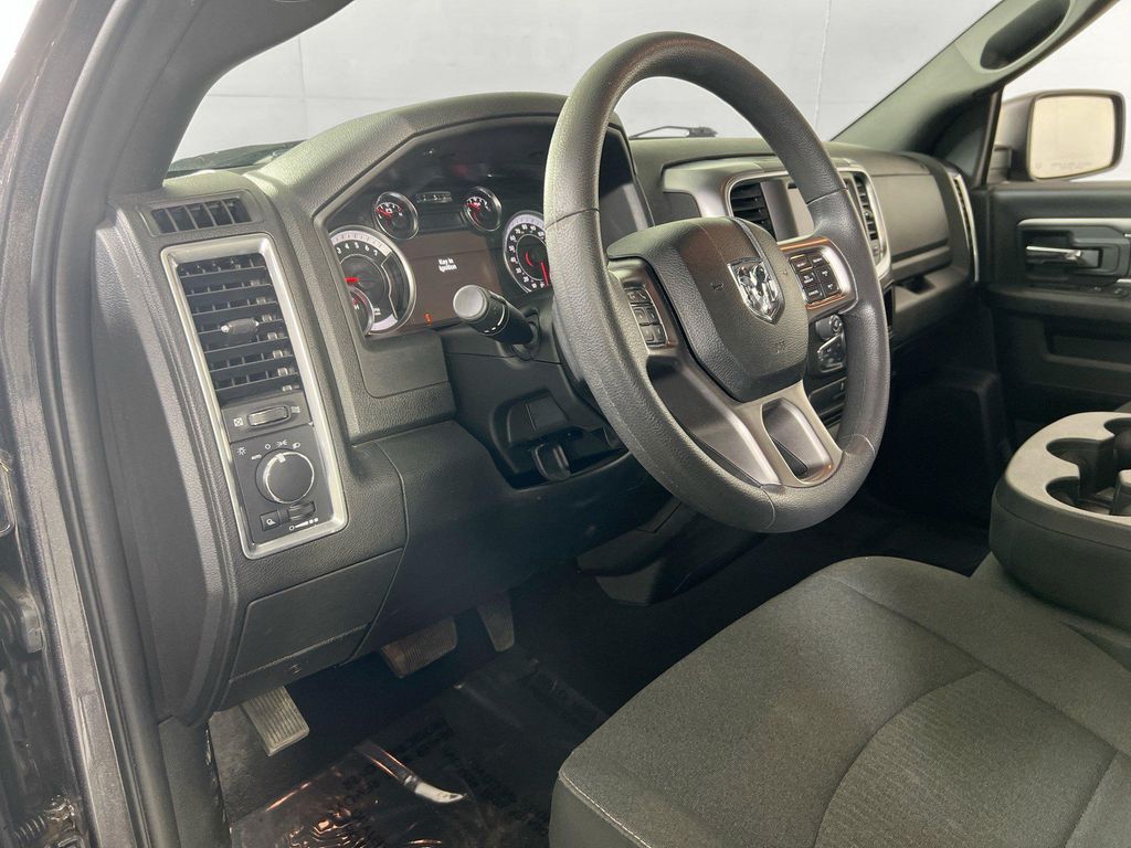 صورة 9 لـ 2022 RAM 1500 CLASSIC WARLOCK QUAD CAB 4X4 6'4' BOX