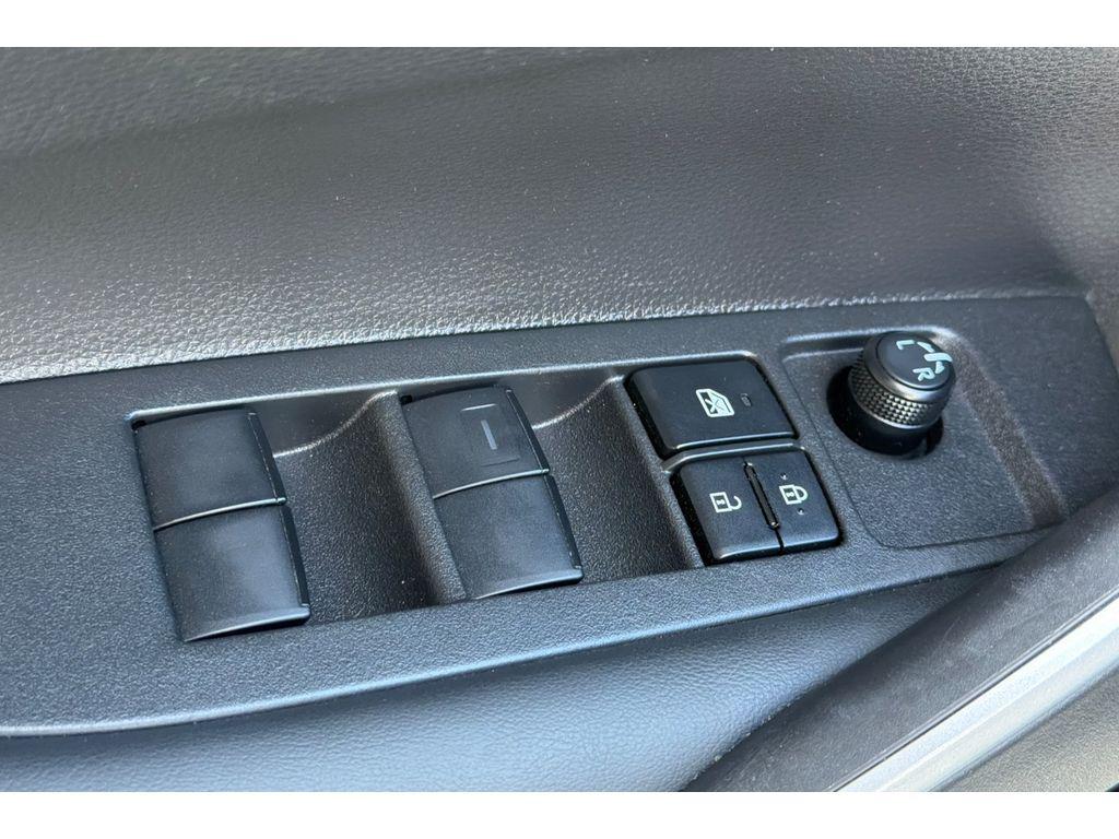 2025 Toyota COROLLA HYBRID SE — фото 12