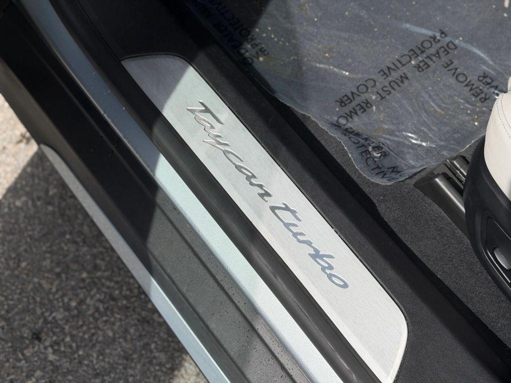2020 Porsche TAYCAN TURBO 照片 16