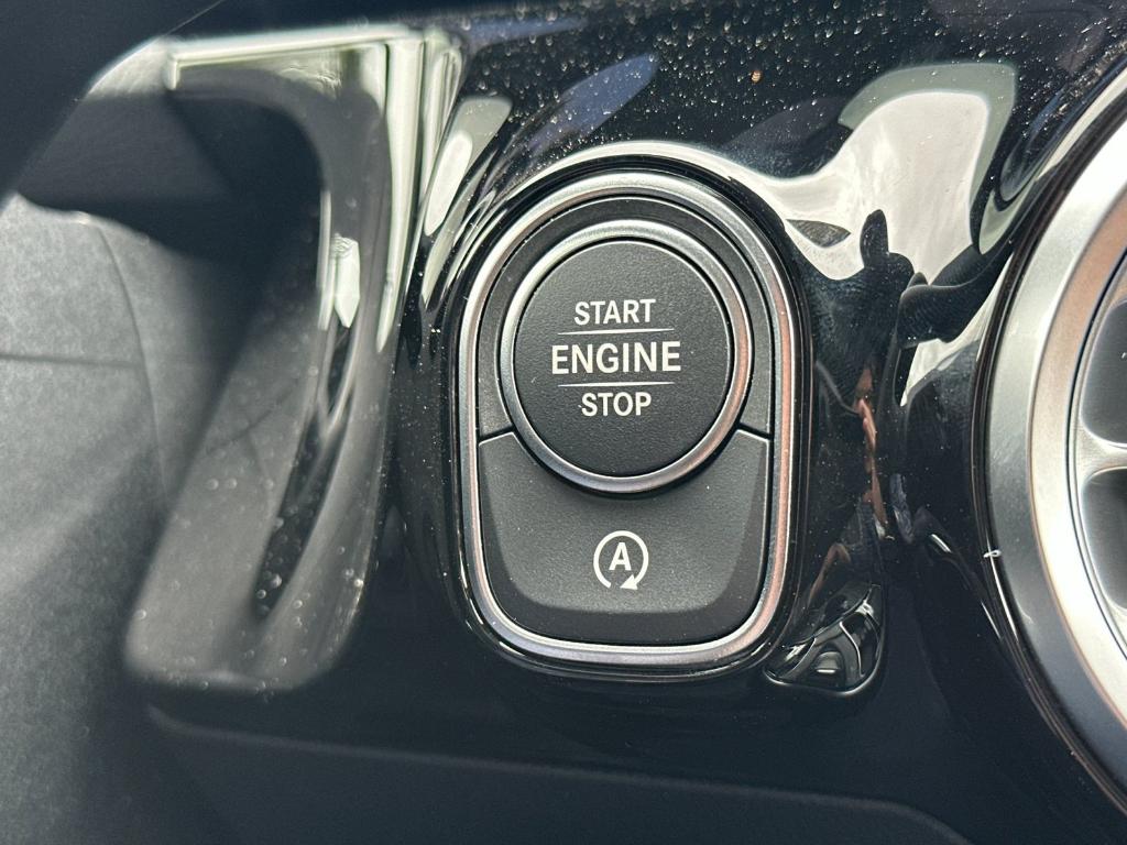 2025 Mercedes-BENZ GLA — миниатюра 24
