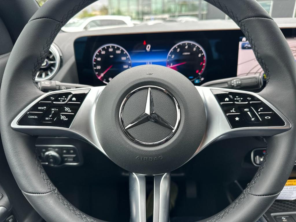 2025 Mercedes-BENZ GLA — миниатюра 25