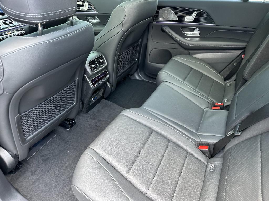 2025 Mercedes-BENZ GLS — миниатюра 12