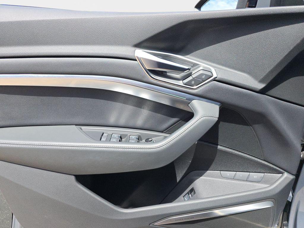 صورة مصغرة 21 لـ 2024 AUDI Q8 E-TRON PRESTIGE