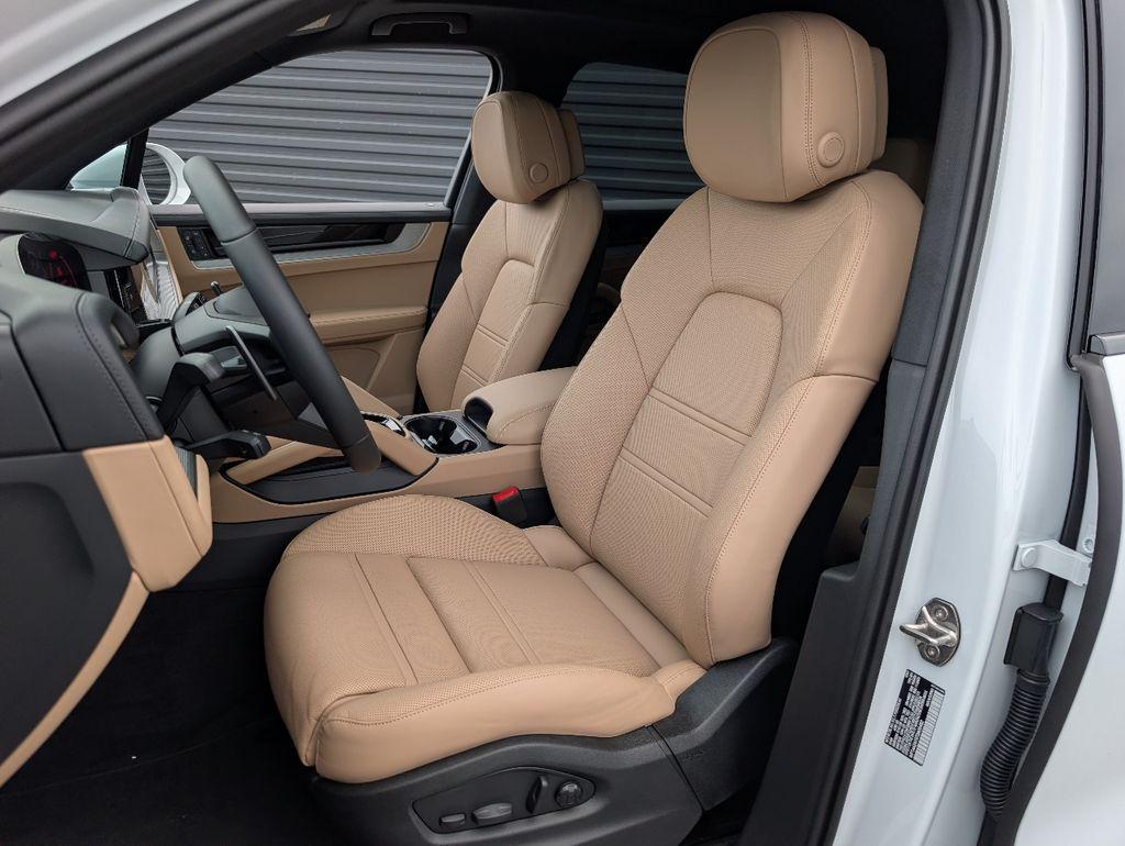 2026 Porsche CAYENNE photo 5