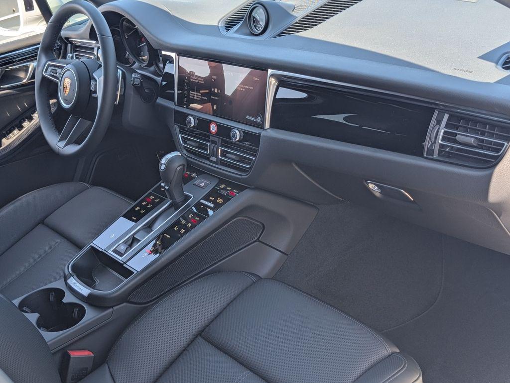 2026 Porsche MACAN — миниатюра 13