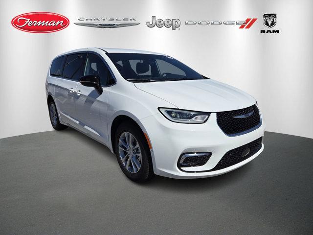 New 2026 Chrysler Pacifica Select