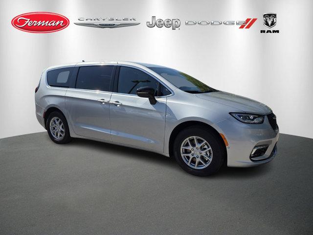 New 2026 Chrysler Pacifica Select