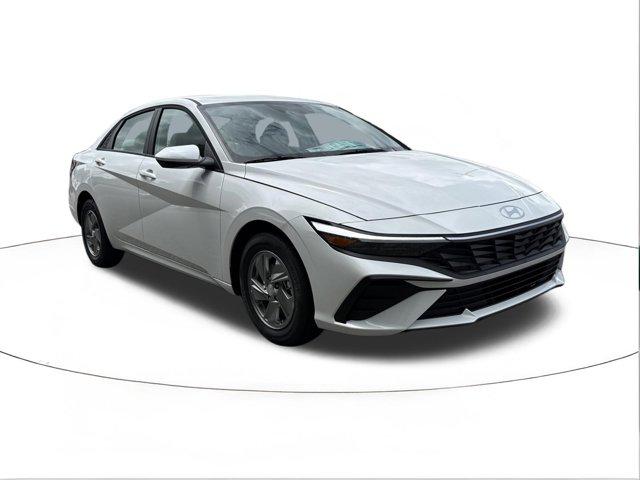 New 2026 Hyundai ELANTRA SE