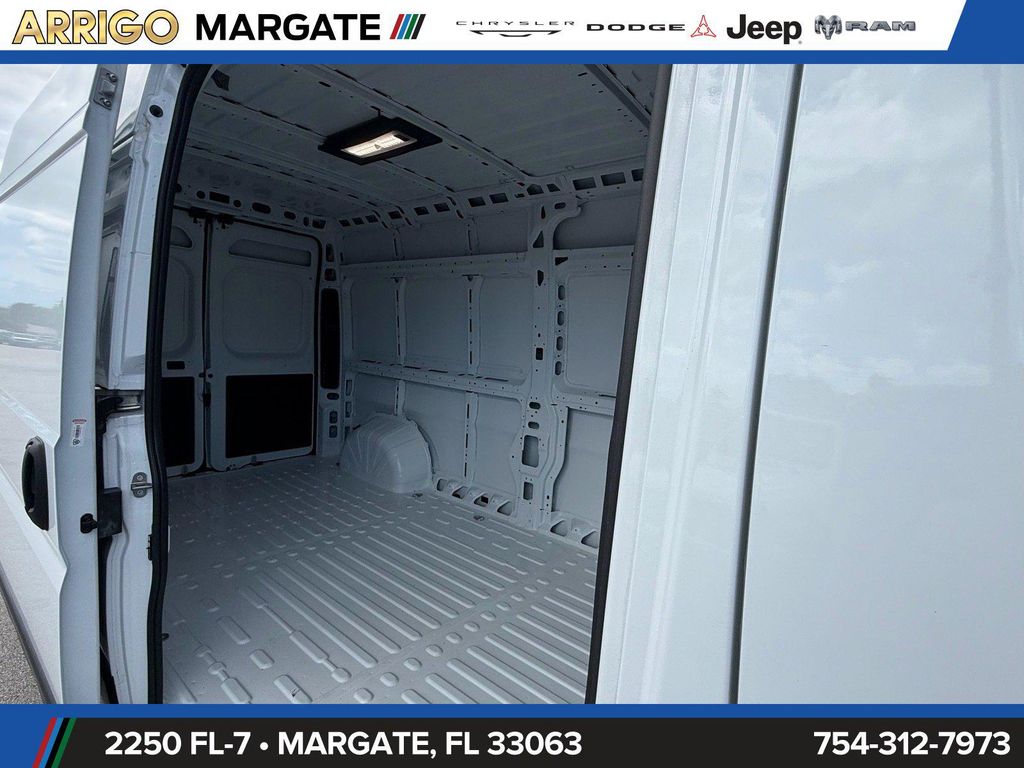 صورة 14 لـ 2026 RAM PROMASTER 2500 TRADESMAN