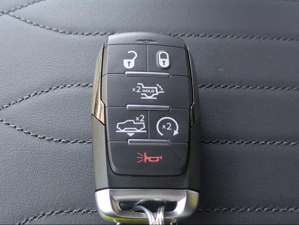 صورة مصغرة 31 لـ 2026 RAM 1500 LIMITED