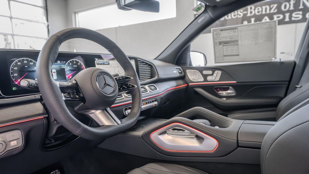 MERCEDES-BENZ GLS - 7