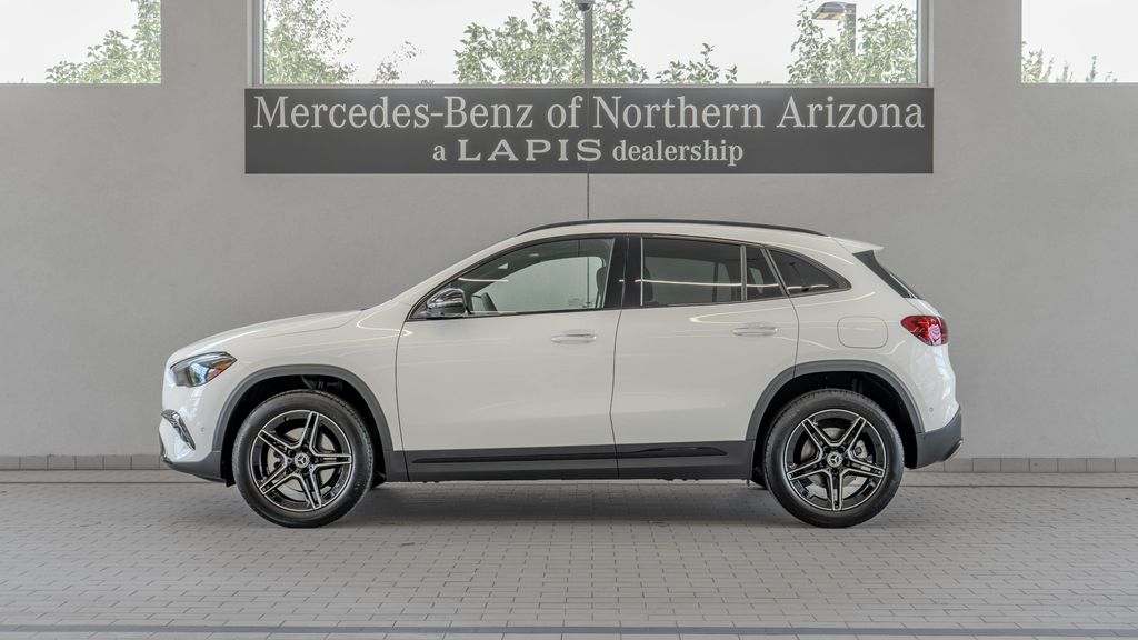 2026 Mercedes-BENZ GLA — миниатюра 2