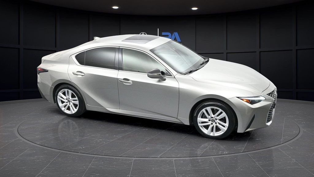 صورة مصغرة 32 لـ 2021 Lexus IS 300 BASE