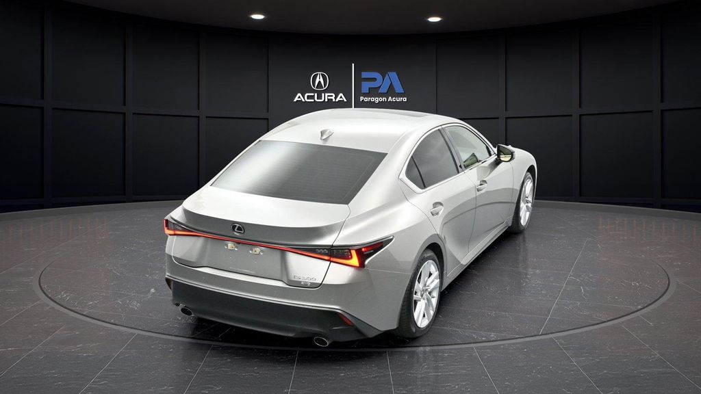 صورة مصغرة 31 لـ 2021 Lexus IS 300 BASE