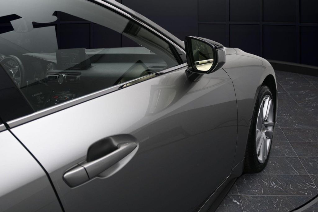 صورة مصغرة 14 لـ 2021 Lexus IS 300 BASE
