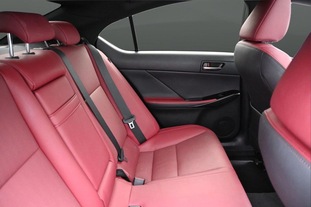 صورة مصغرة 18 لـ 2021 Lexus IS 300 BASE
