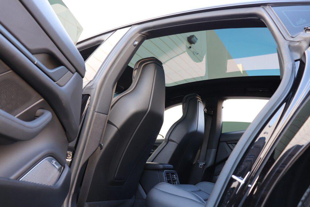 صورة مصغرة 36 لـ 2021 Porsche TAYCAN TAYCAN 4S