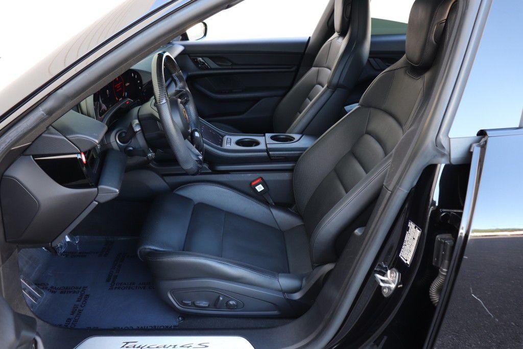 صورة مصغرة 17 لـ 2021 Porsche TAYCAN TAYCAN 4S