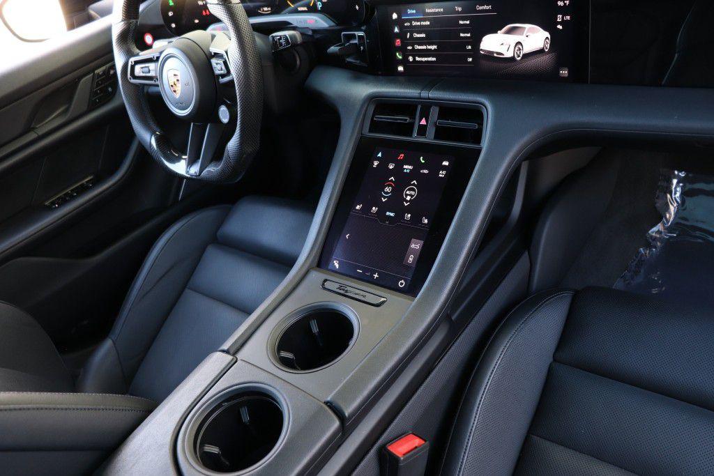 صورة مصغرة 57 لـ 2021 Porsche TAYCAN TAYCAN 4S