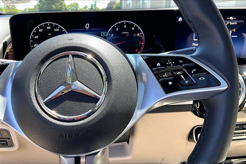 2026 Mercedes-BENZ GLB — миниатюра 21