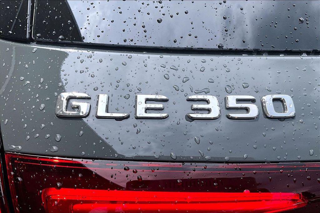 2026 Mercedes-BENZ GLE — миниатюра 33