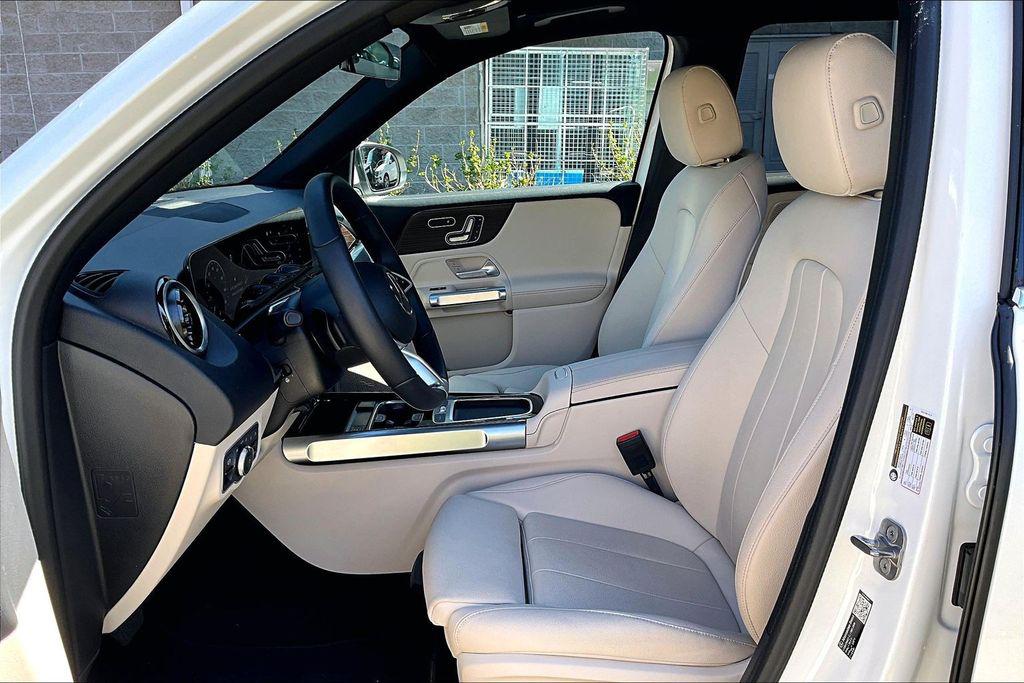 2026 Mercedes-BENZ GLB — миниатюра 27