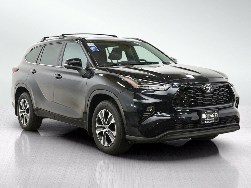صورة 7 لـ 2023 Toyota HIGHLANDER XLE