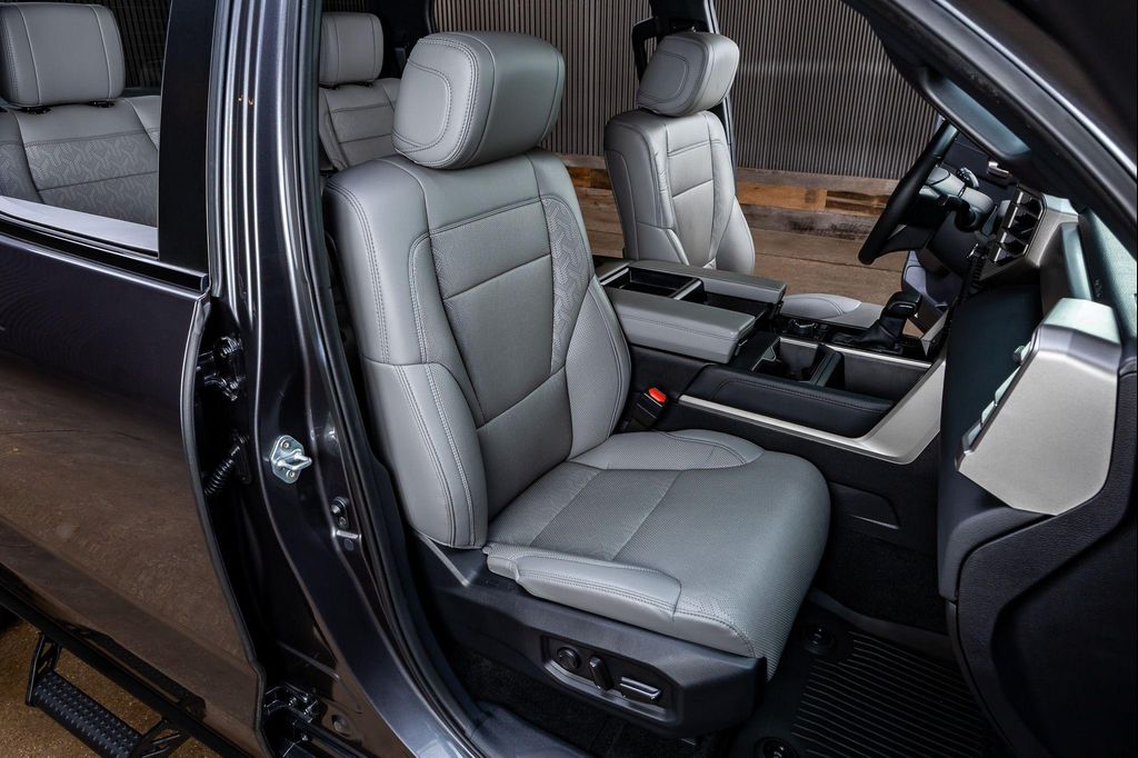 2025 Toyota TUNDRA LIMITED — миниатюра 31