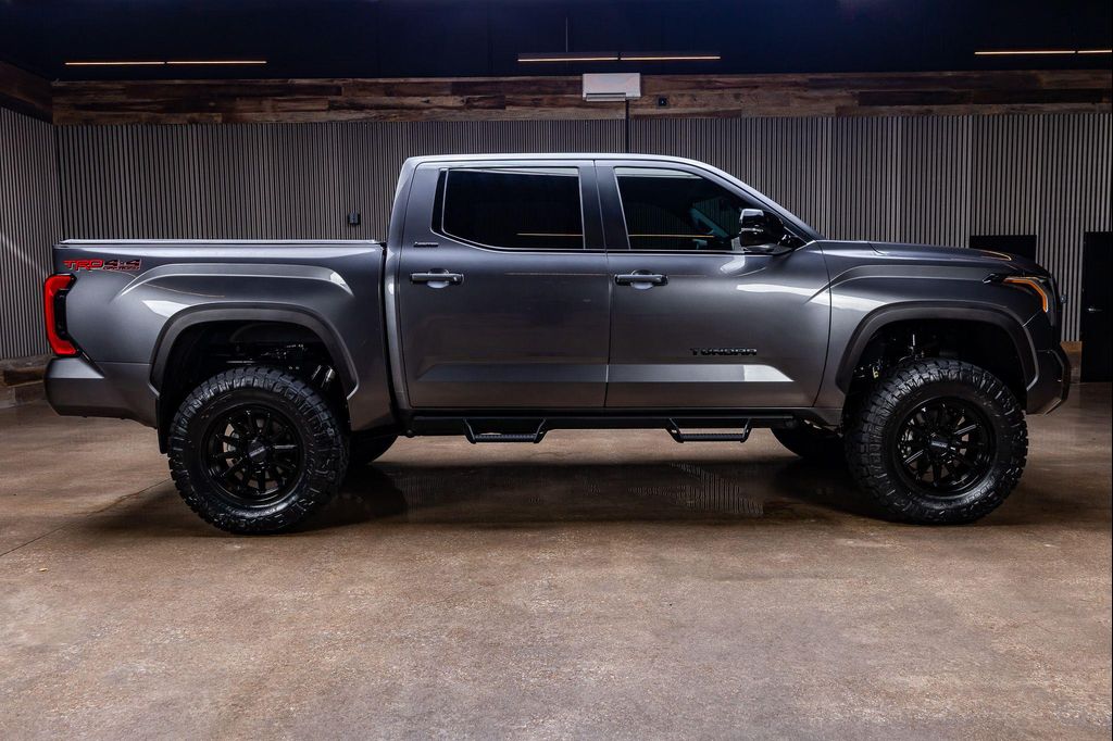 2025 Toyota TUNDRA LIMITED — миниатюра 11
