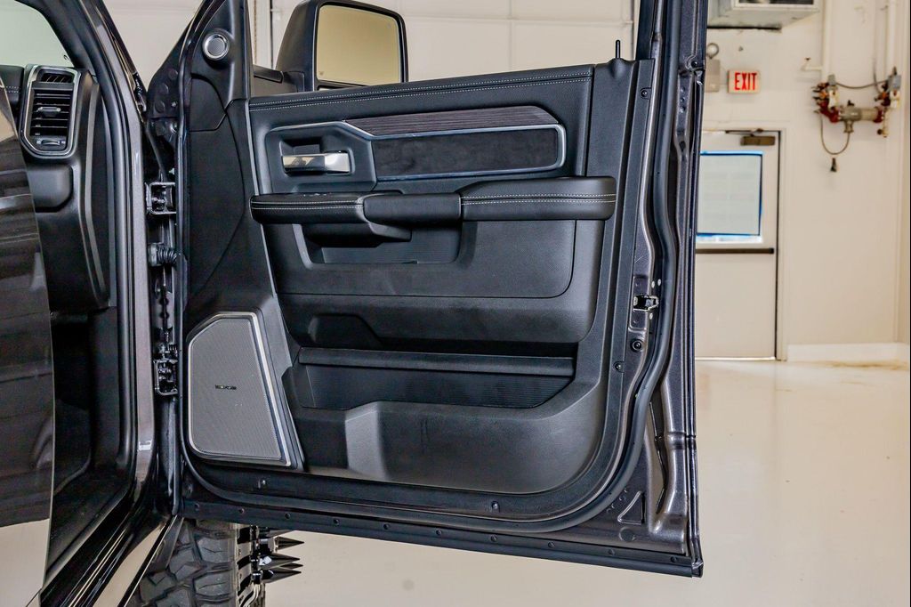 صورة مصغرة 37 لـ 2026 RAM 3500 LARAMIE CREW CAB 4X4 8' BOX
