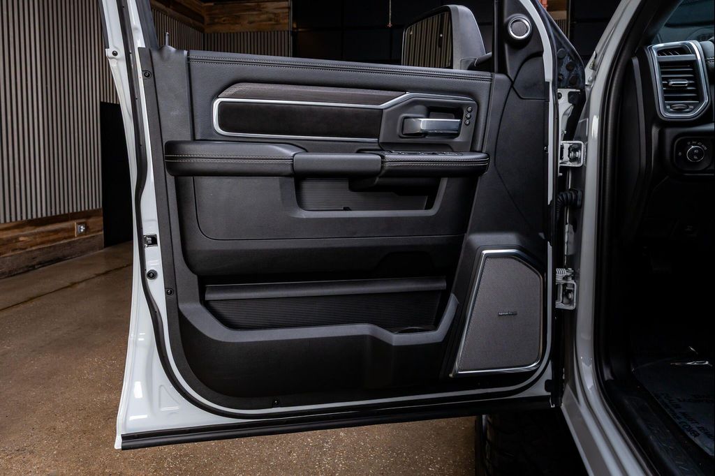 2025 RAM 2500 LARAMIE MEGA CAB 4X4 6'4' BOX thumbnail 38