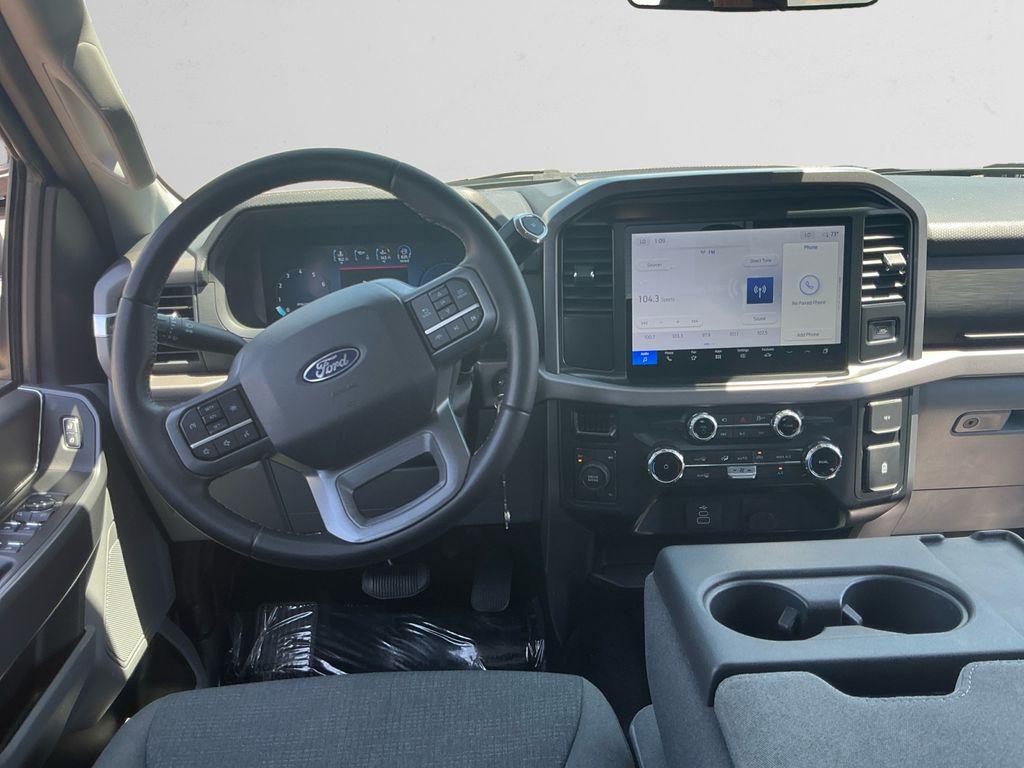 صورة 10 لـ 2025 FORD F-150 XLT