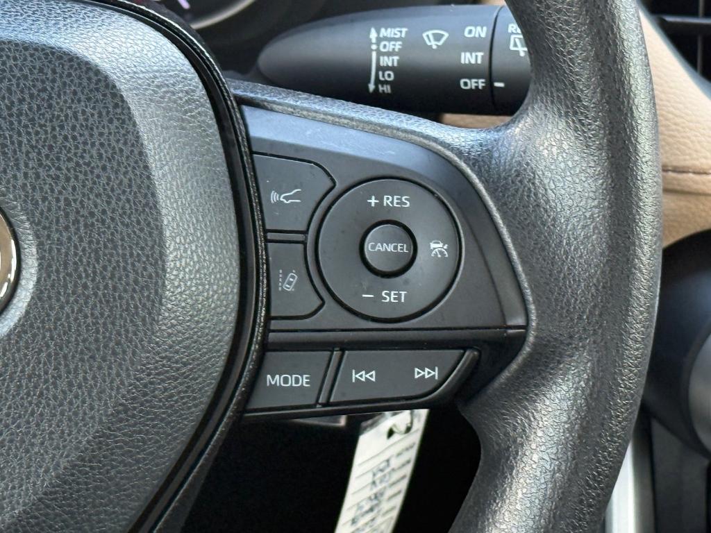 صورة 22 لـ 2020 Toyota RAV4 HYBRID LE