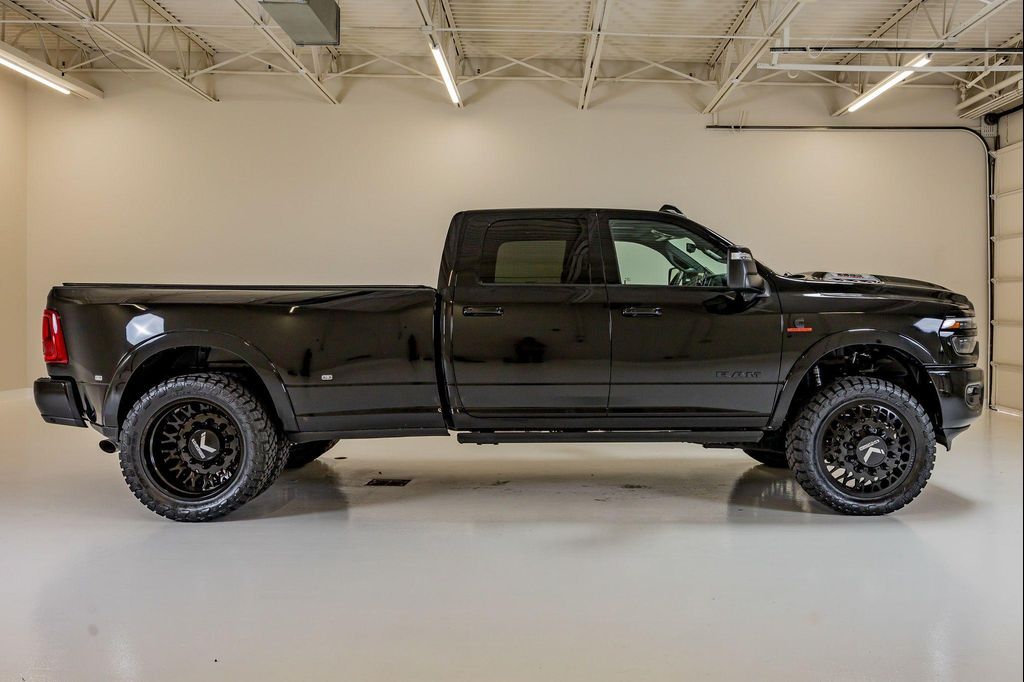 2025 RAM 3500 LIMITED CREW CAB 4X4 8' BOX — фото 9