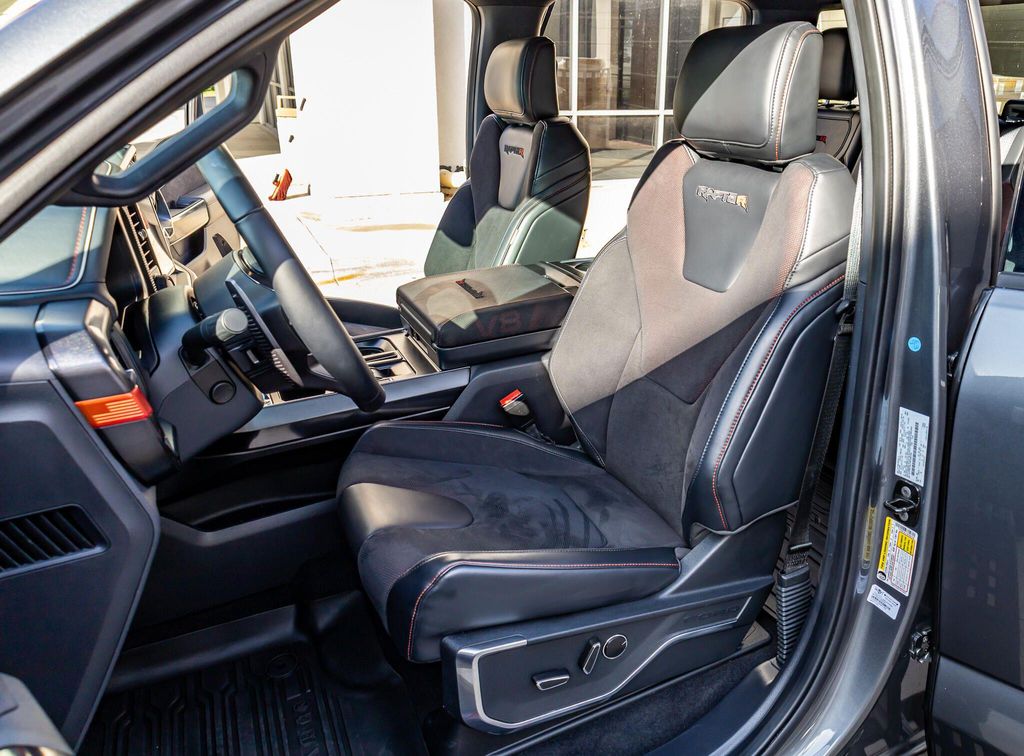 صورة مصغرة 30 لـ 2025 FORD F-150 RAPTOR