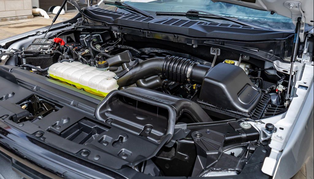 صورة مصغرة 36 لـ 2025 FORD F-150 XLT