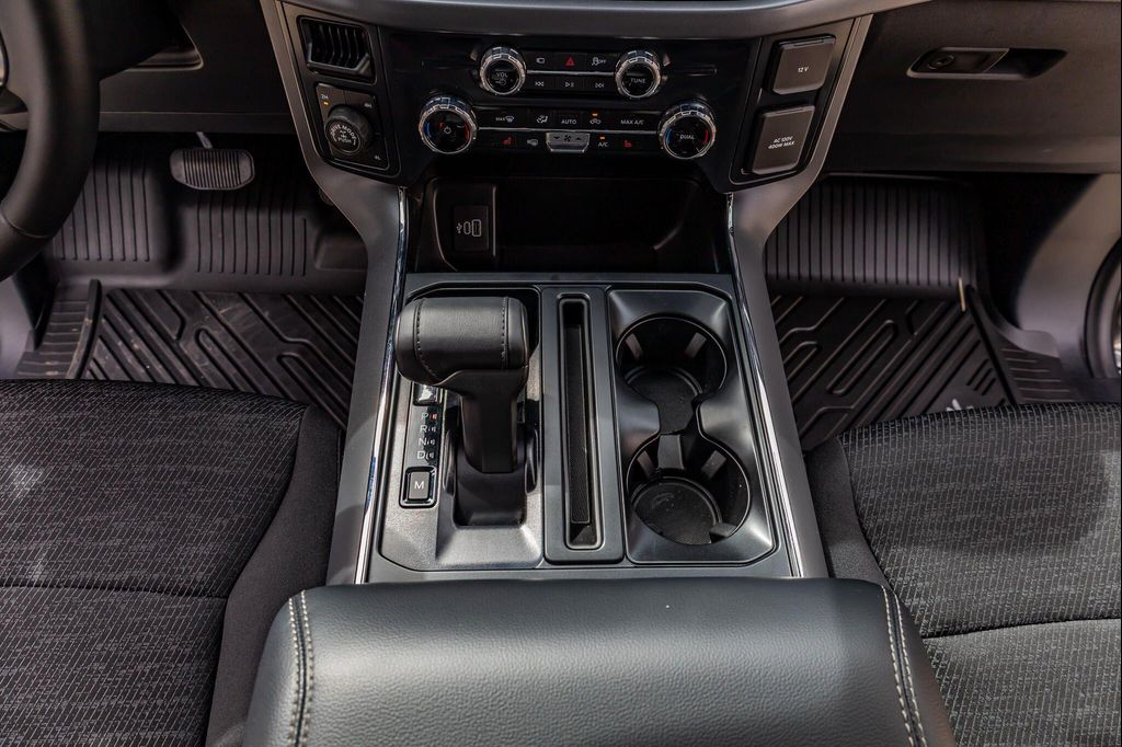 صورة مصغرة 24 لـ 2025 FORD F-150 XLT