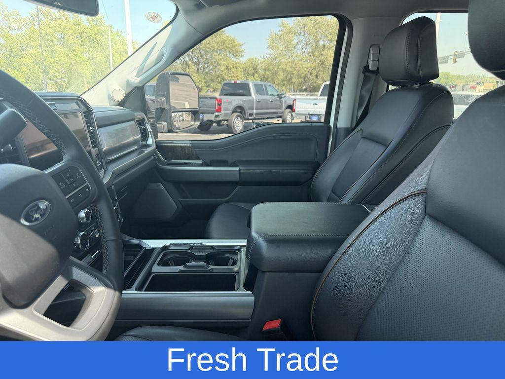 2025 FORD F-250 LARIAT 照片 3