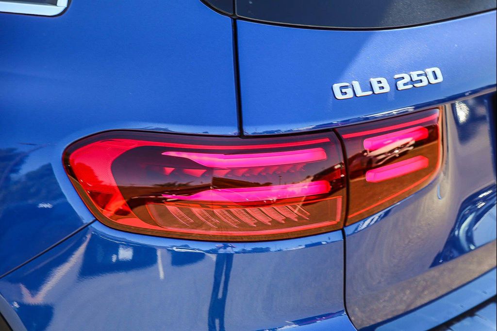 صورة 8 لـ 2026 Mercedes-BENZ GLB