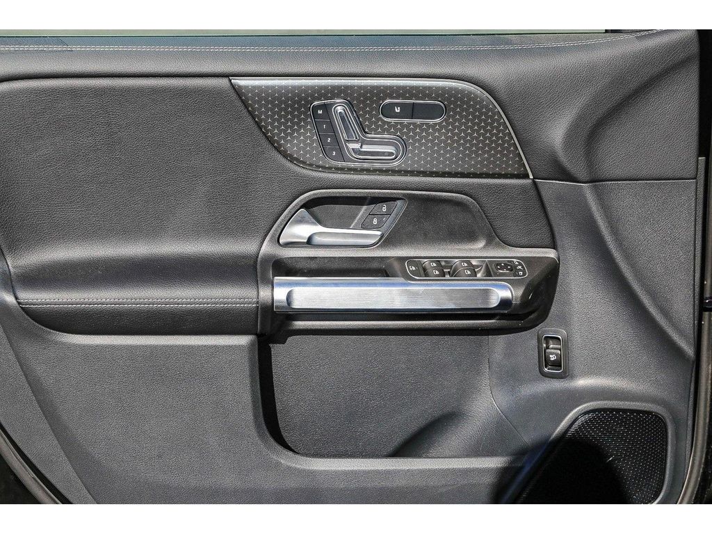 صورة مصغرة 25 لـ 2024 Mercedes-BENZ GLB