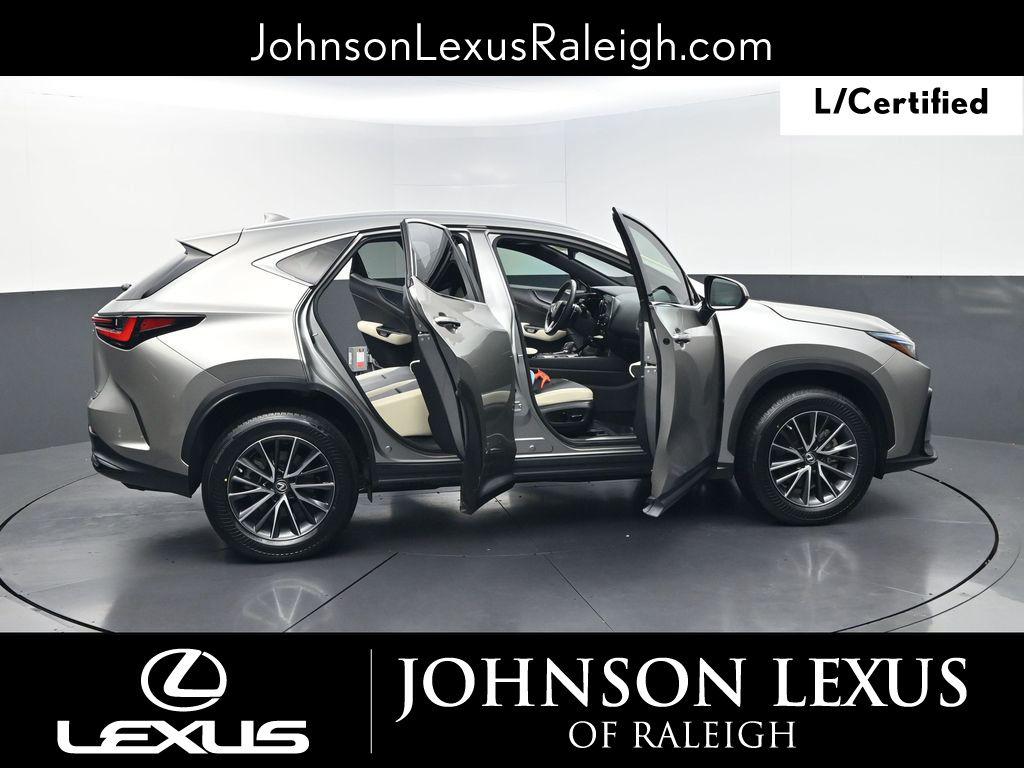 صورة 32 لـ 2023 Lexus NX 250 PREMIUM