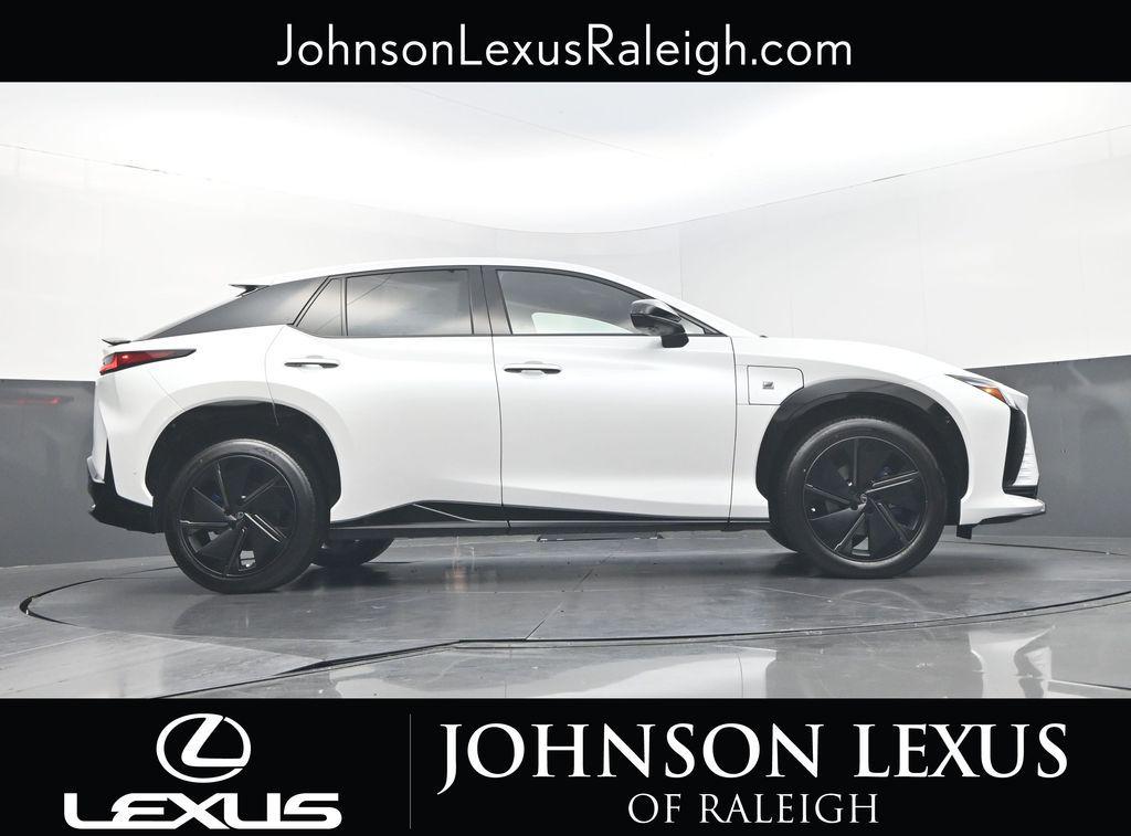 صورة مصغرة 21 لـ 2026 Lexus RZ 550E F SPORT