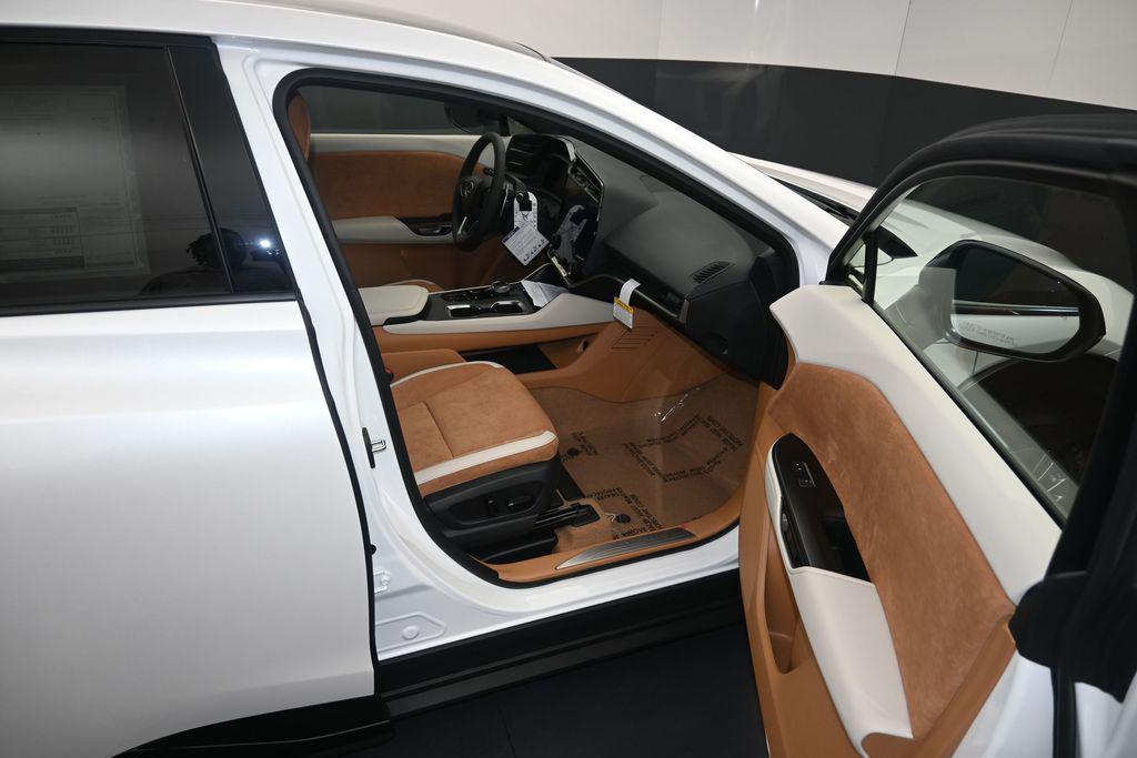 صورة 10 لـ 2026 Lexus RZ 450E LUXURY